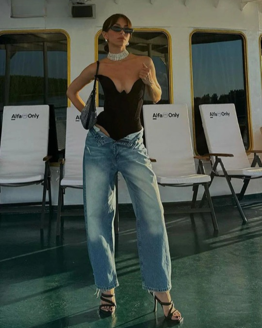 Athenia | Rugloze Vlindertop