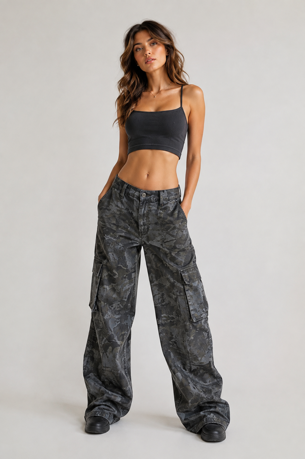 Mia | Y2K cargobroek met camouflageprint