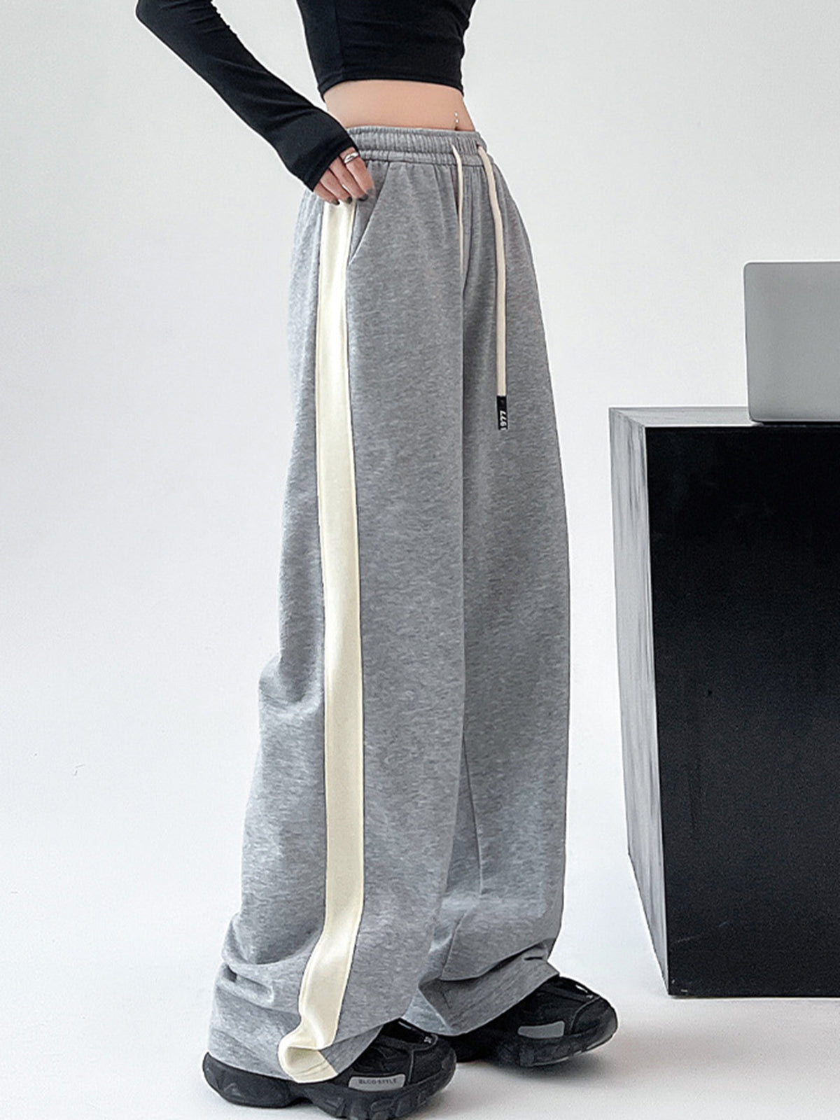 Robin | Wide leg sweatpants met drawstring