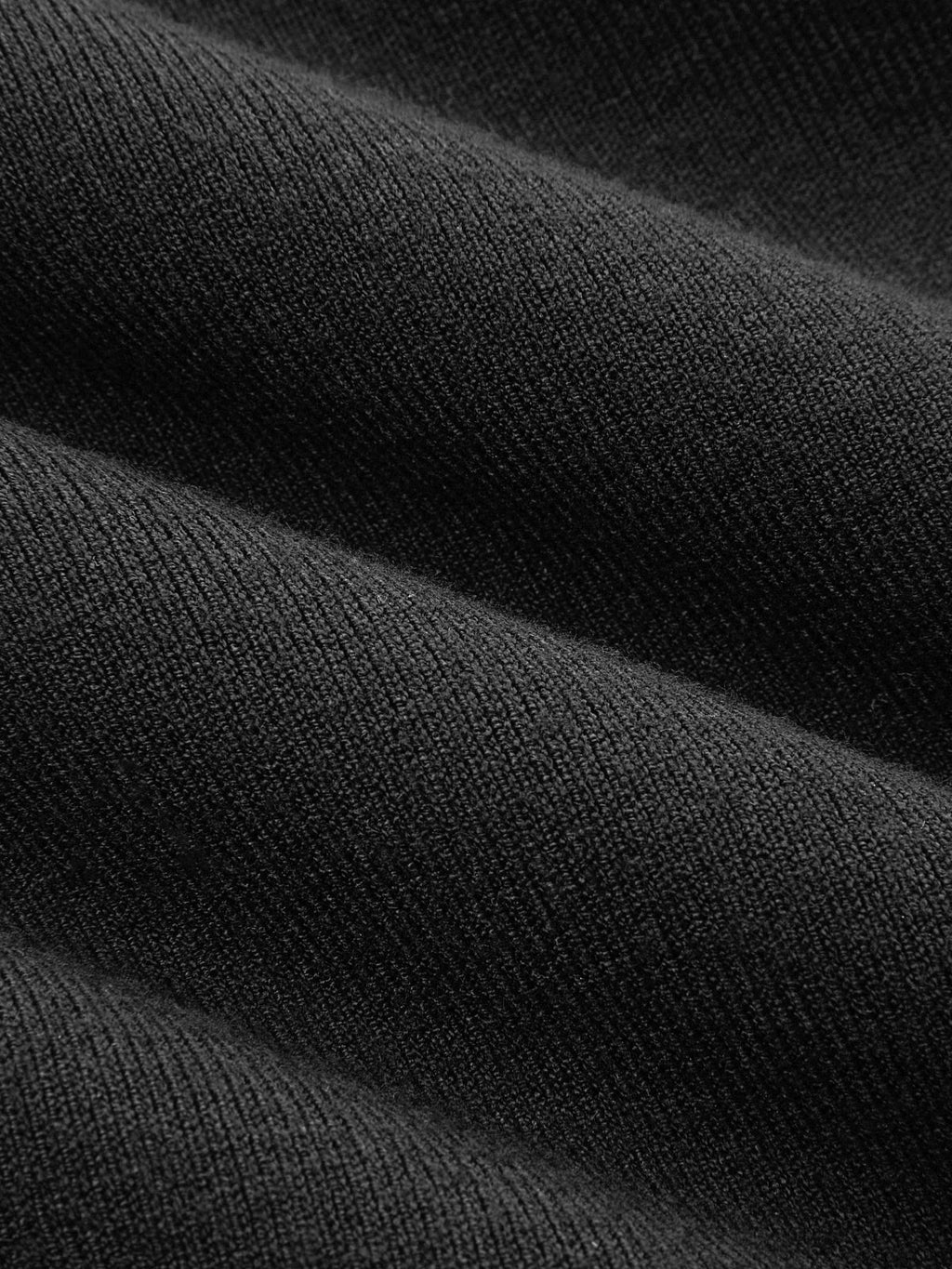 Amé | Maxi jurk met hoge hals en goudkleurig detail