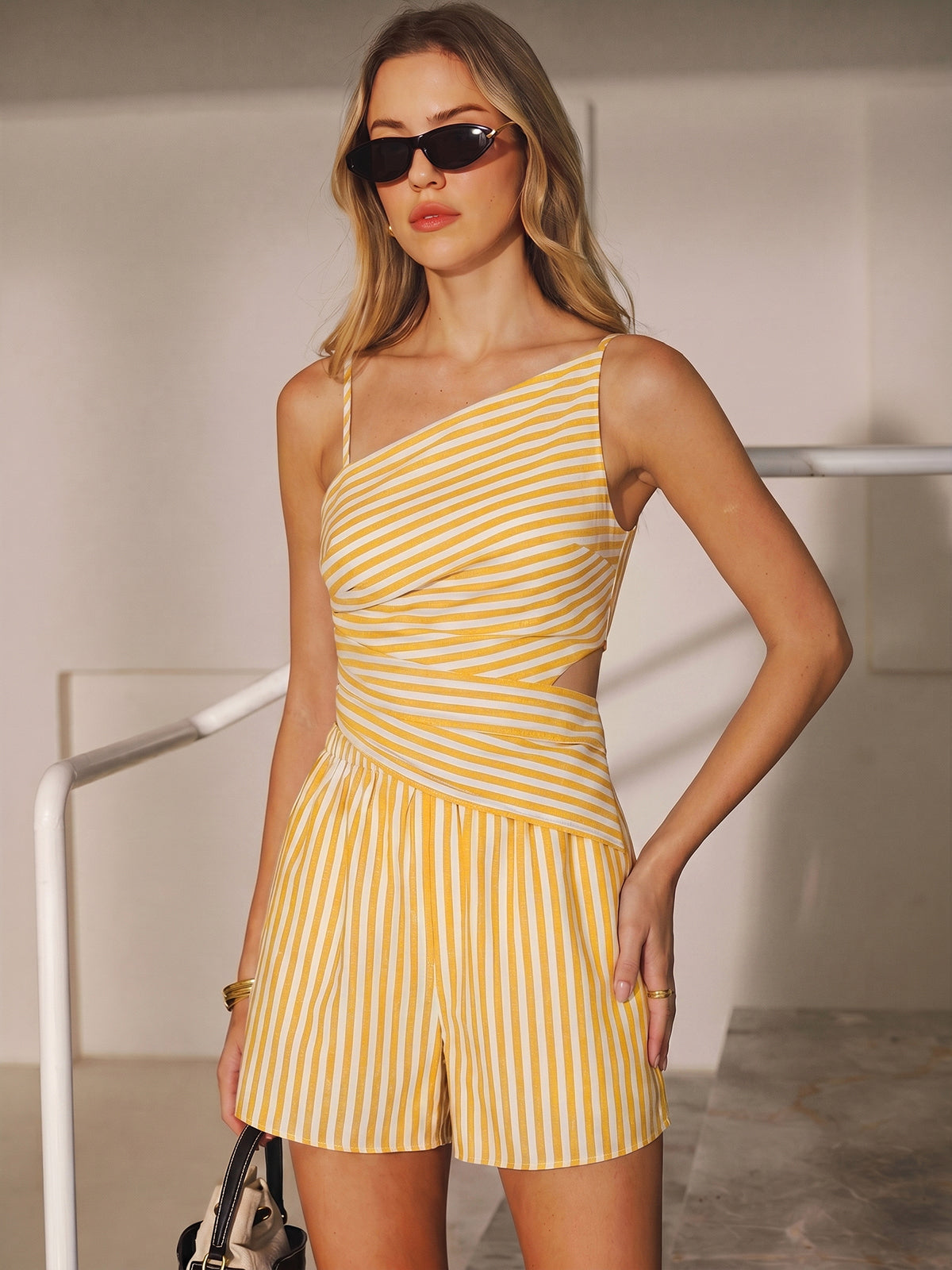 Rozy | Gestreepte set met cut-out detail