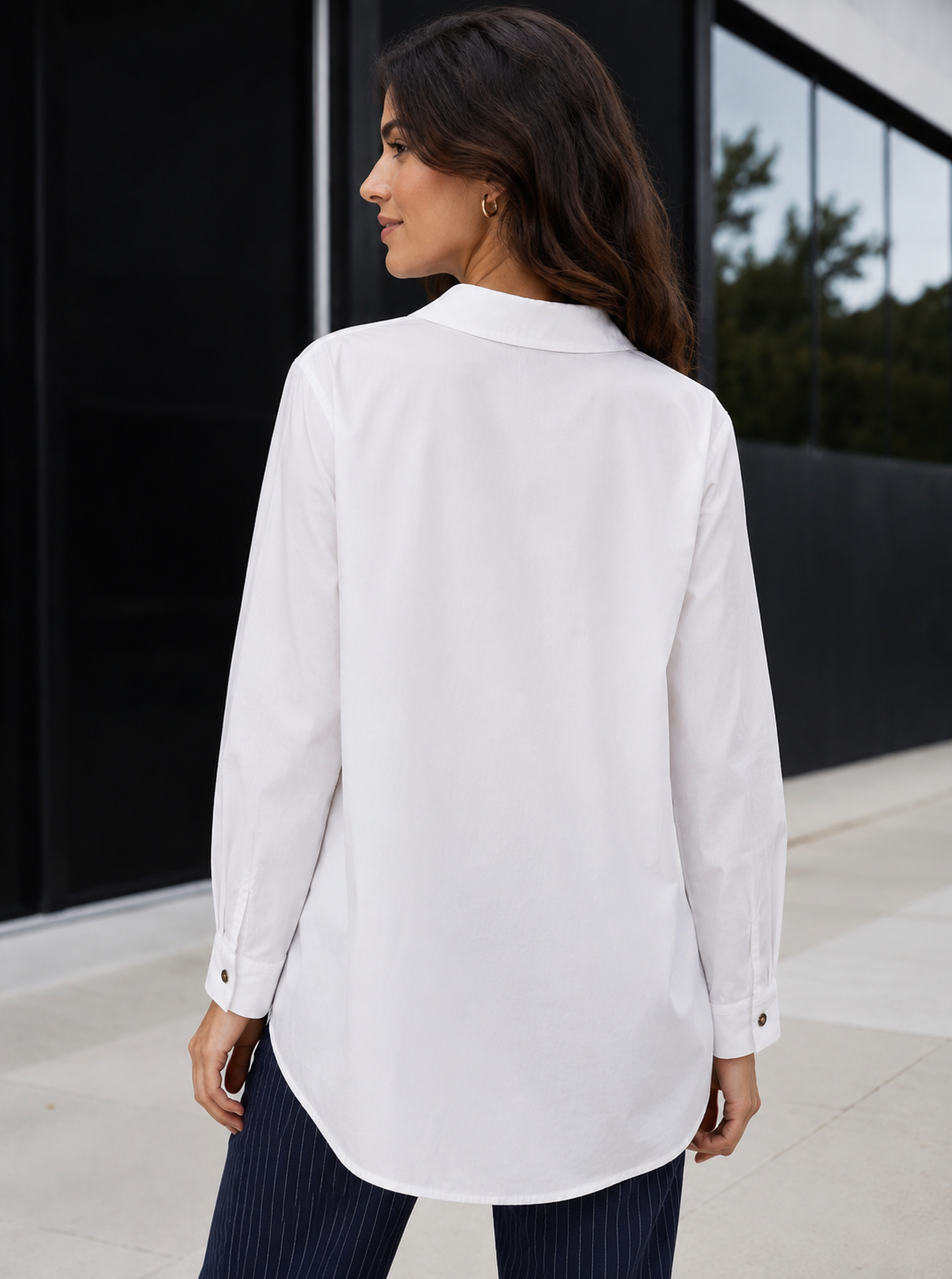 Yasmin | Asymmetrische Blouse met Knopenaccenten
