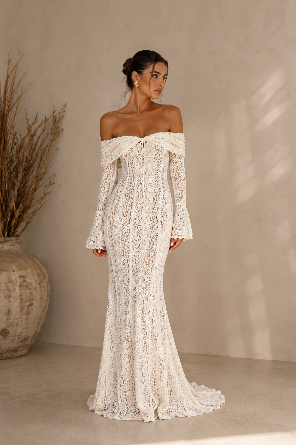 Isadore | Kanten maxi jurk met off-shoulder halslijn en sleepdetail