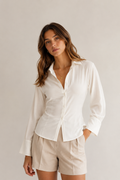 Eva | Blouse met v-hals en strikdetail op de rug