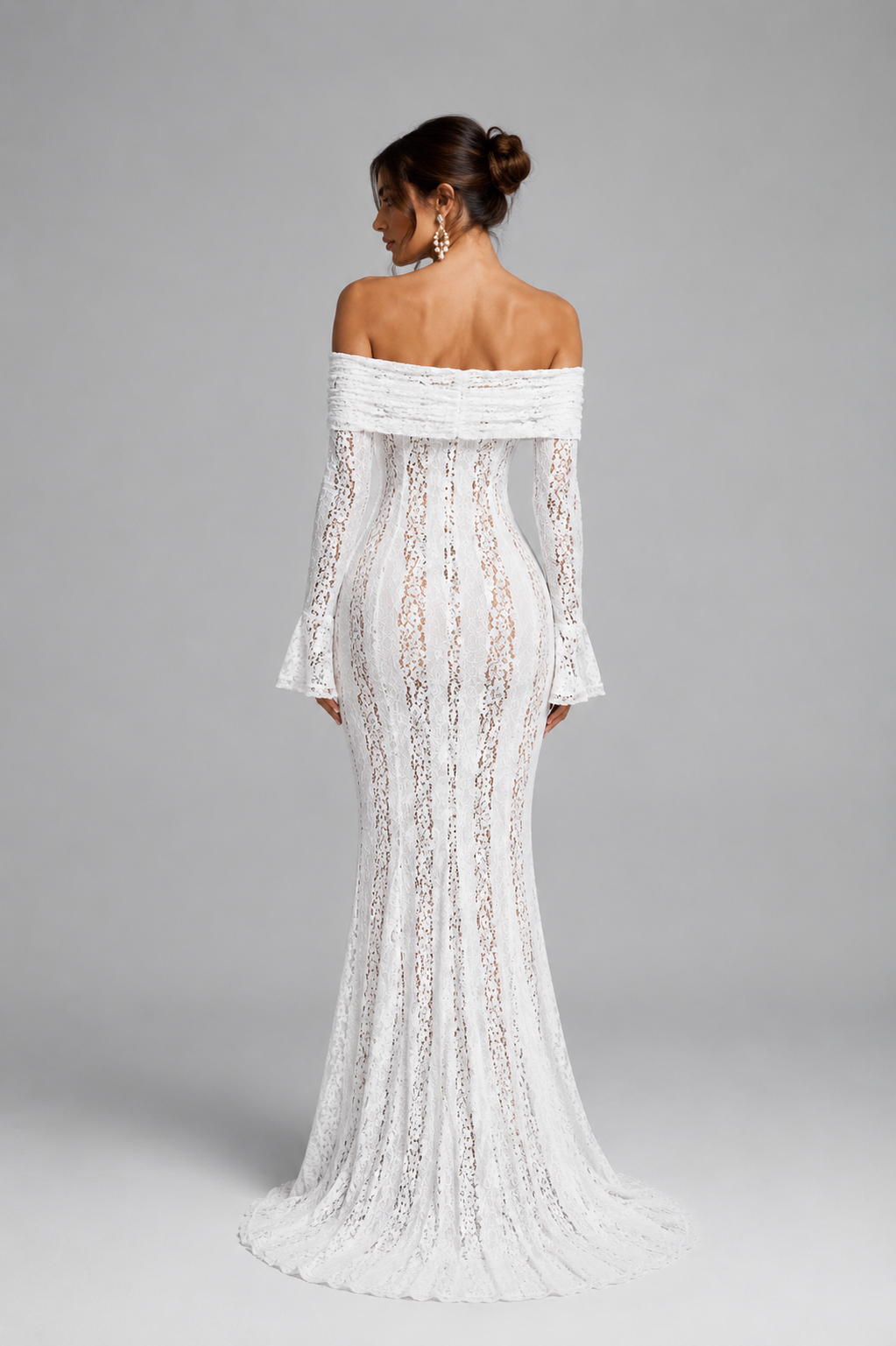 Isadore | Kanten maxi jurk met off-shoulder halslijn en sleepdetail