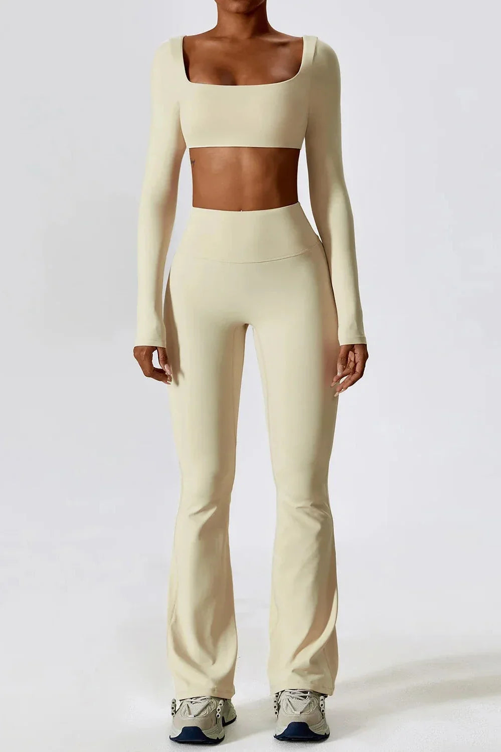 Sara | Sportset met longsleeve crop top en flared legging