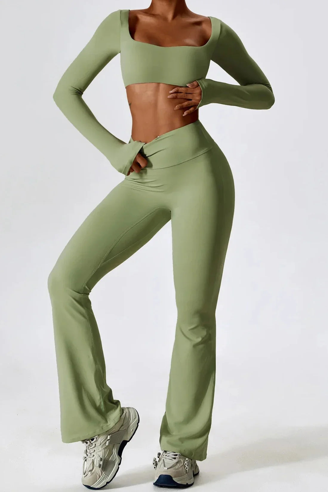 Sara | Sportset met longsleeve crop top en flared legging