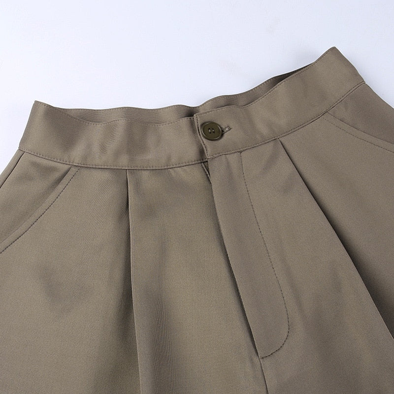 Goldie | Flared short