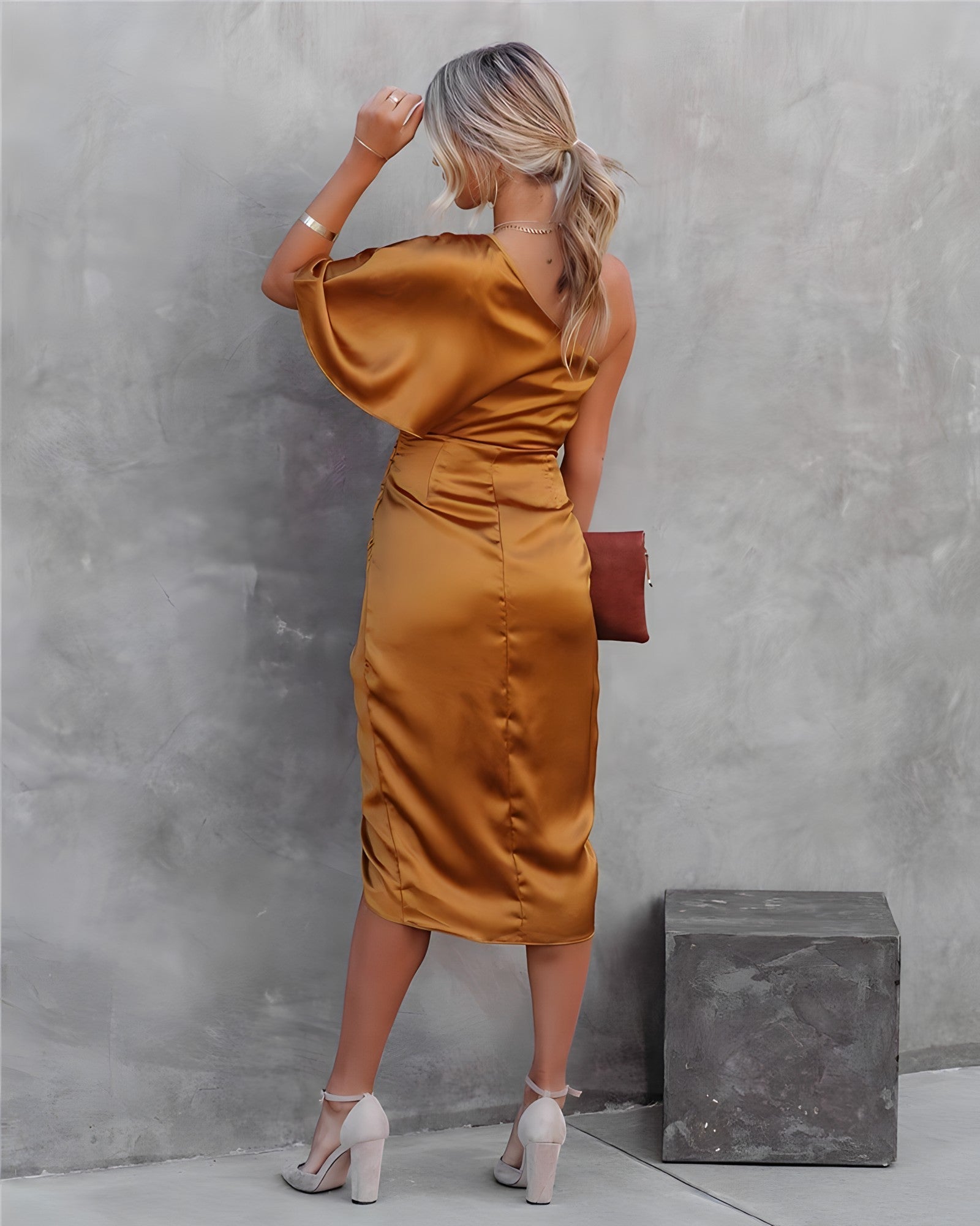 Emé | Satijnen one-shoulder maxi jurk