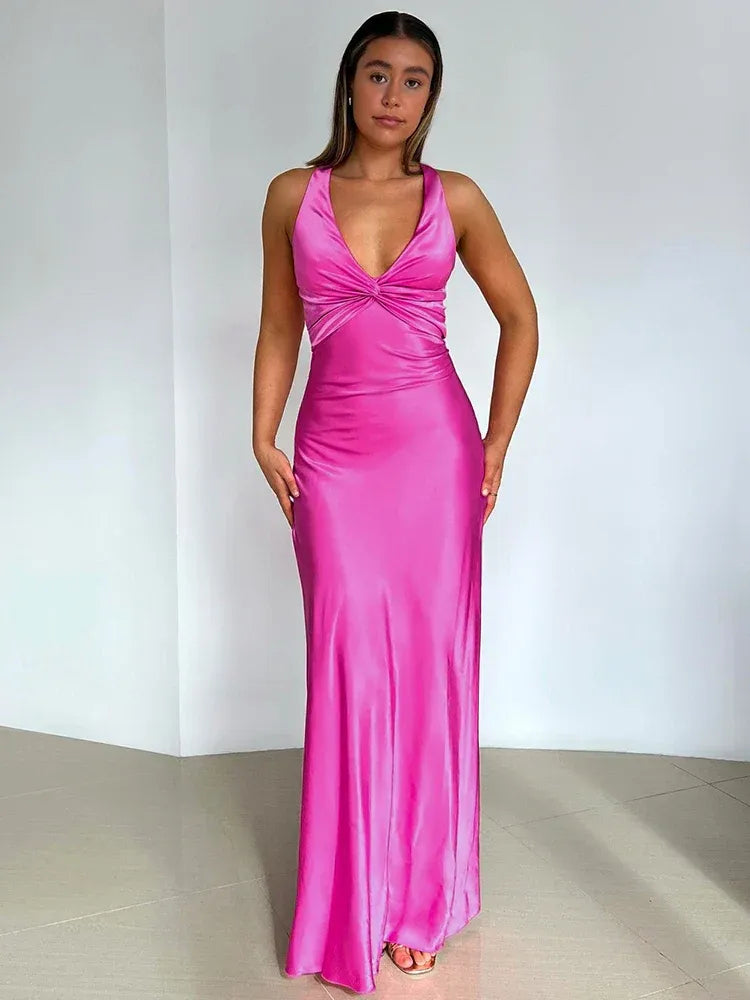 Isalyn | Satijnen maxi jurk met halter en twistdetail