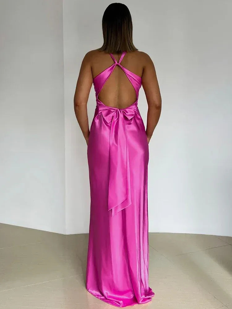 Isalyn | Satijnen maxi jurk met halter en twistdetail