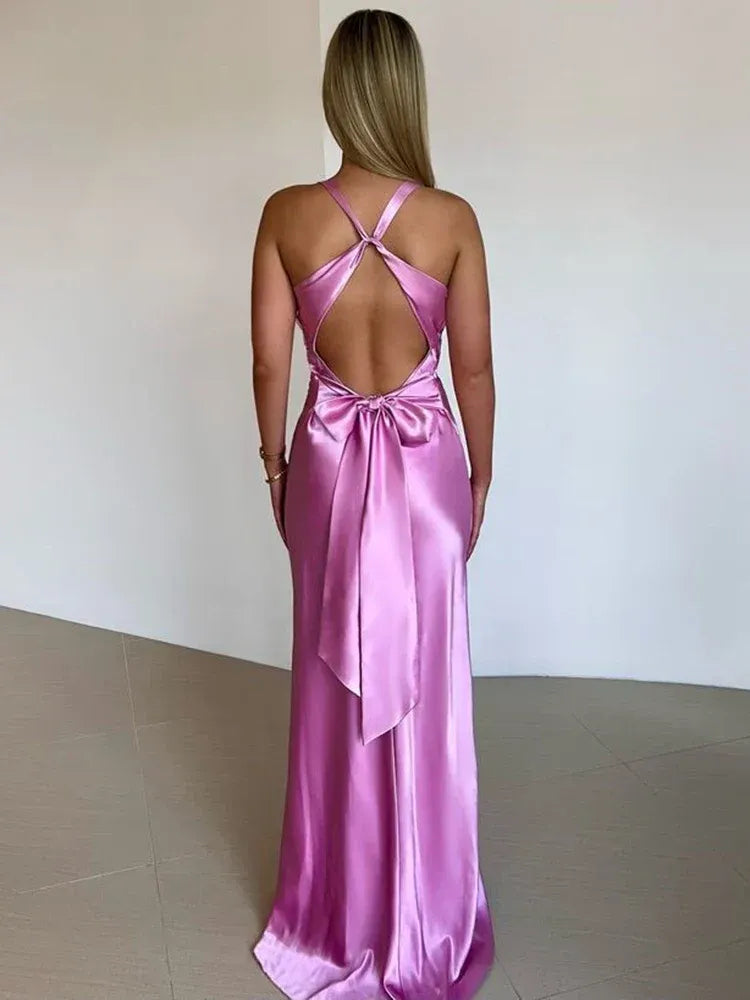 Isalyn | Satijnen maxi jurk met halter en twistdetail