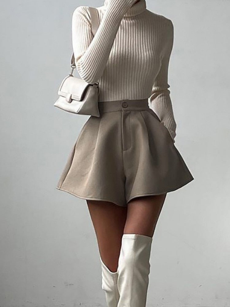 Goldie | Flared short
