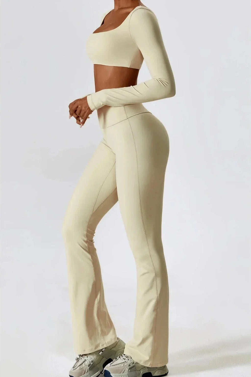 Sara | Sportset met longsleeve crop top en flared legging