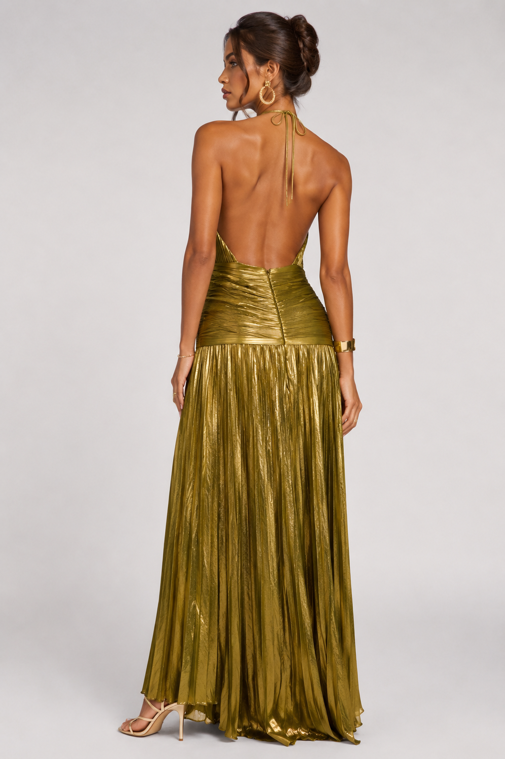 Vivienne | Glanzende halter maxi jurk met hoge split – luxe avondjurk dames
