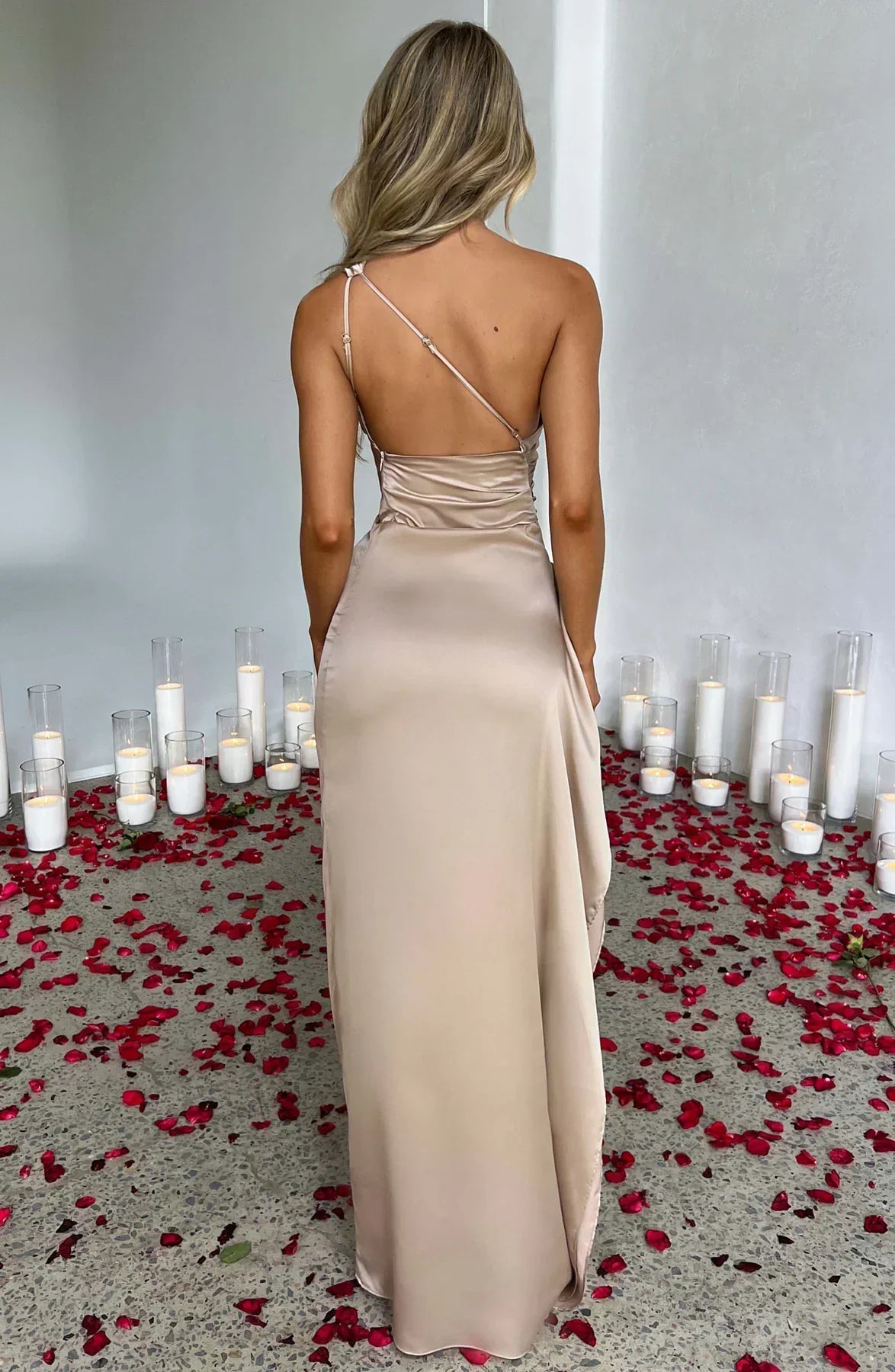 Vera | Satijnen one-shoulder maxi jurk met split