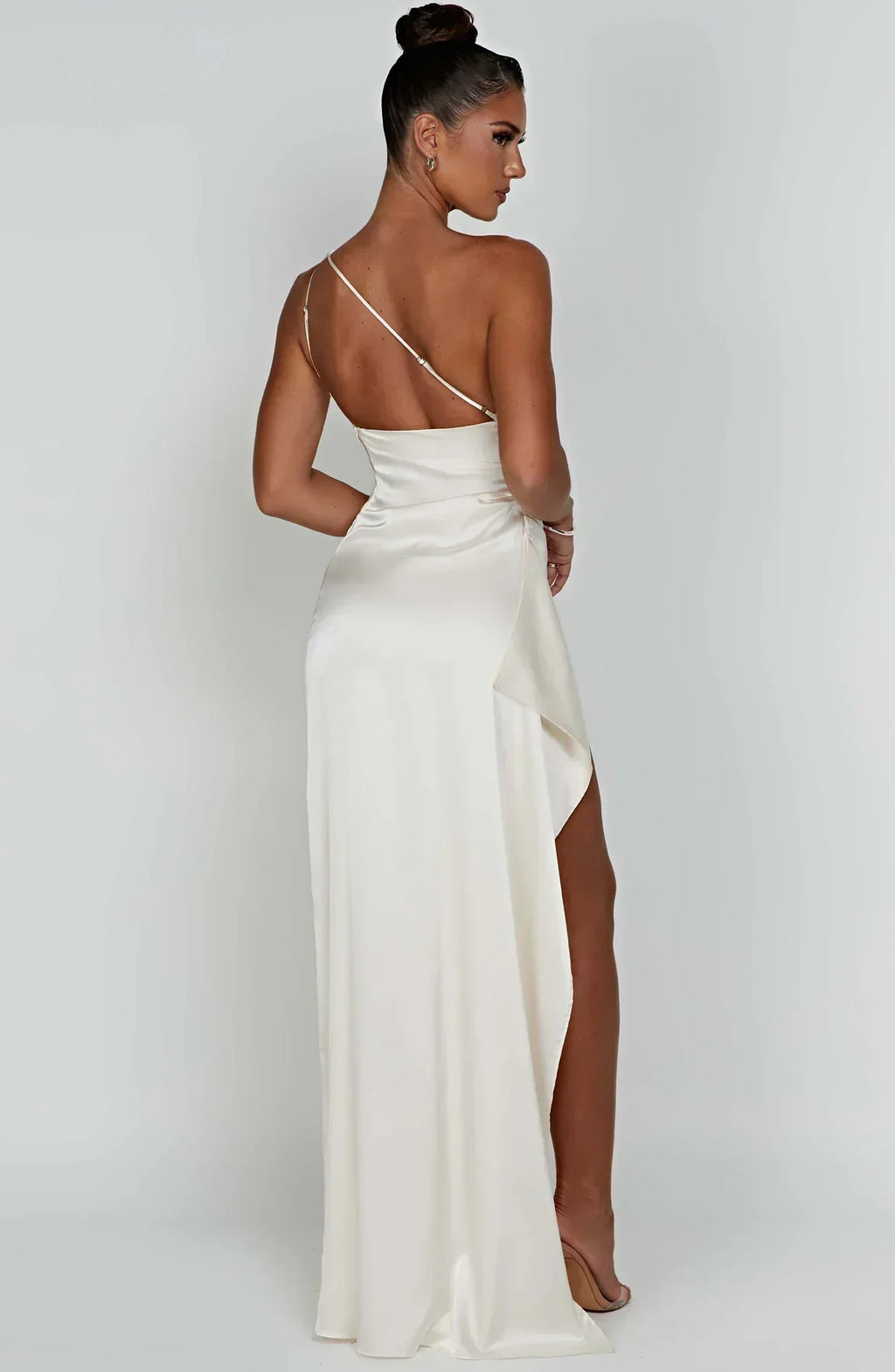 Vera | Satijnen one-shoulder maxi jurk met split