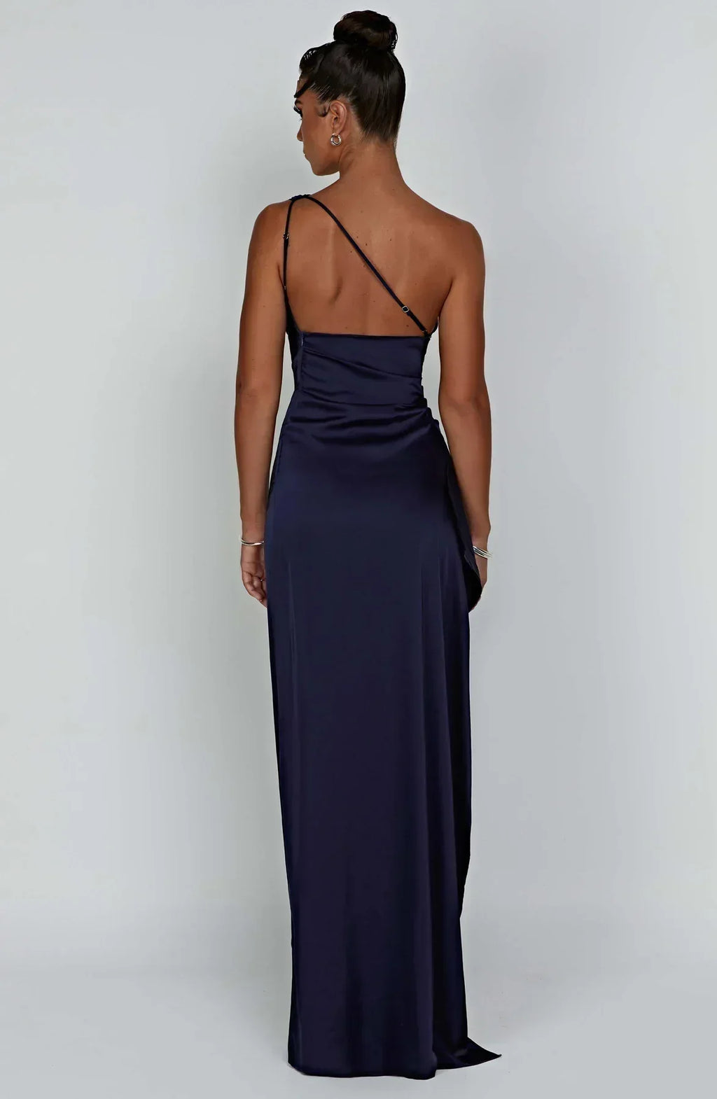 Vera | Satijnen one-shoulder maxi jurk met split