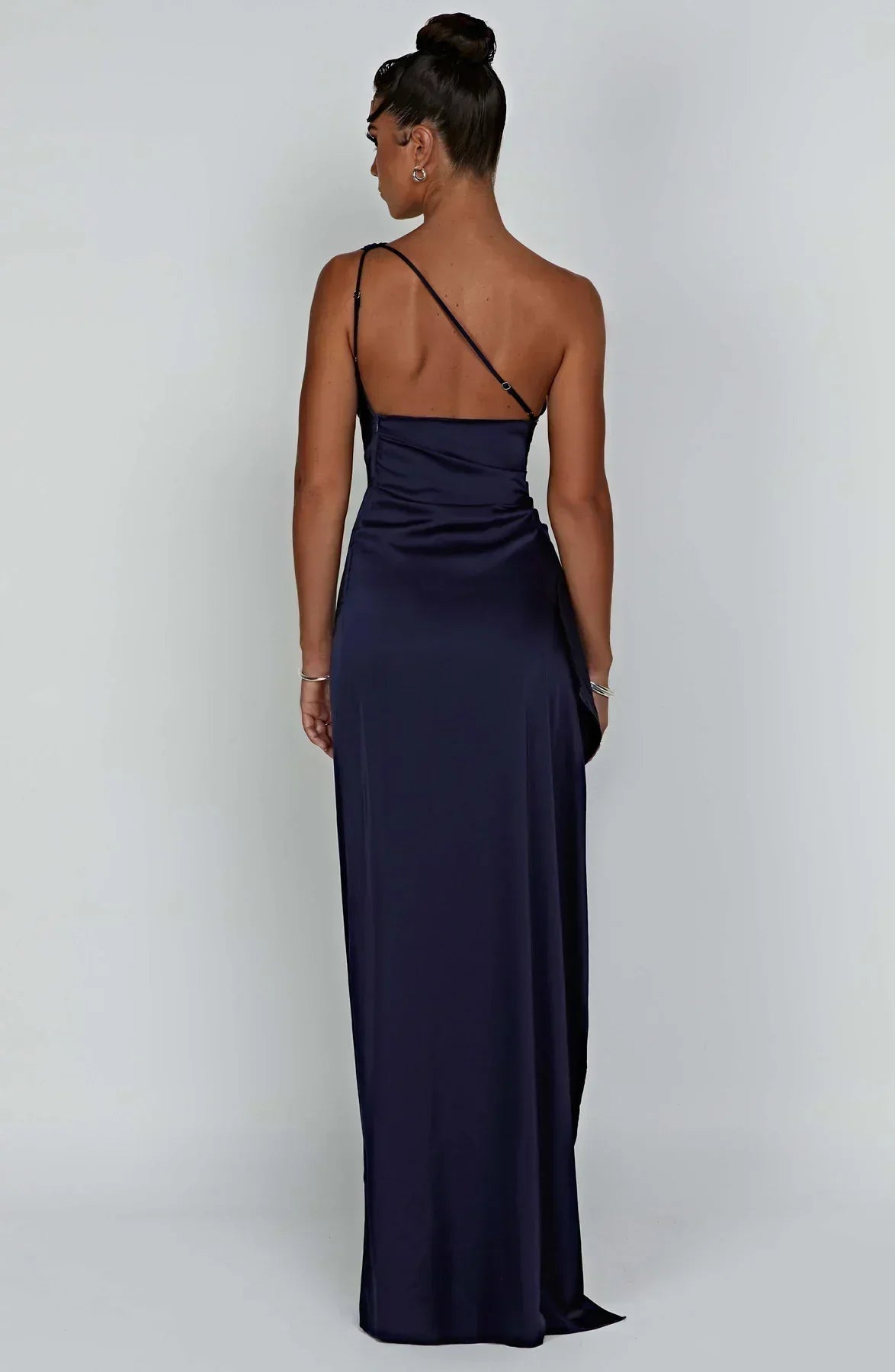 Vera | Satijnen one-shoulder maxi jurk met split