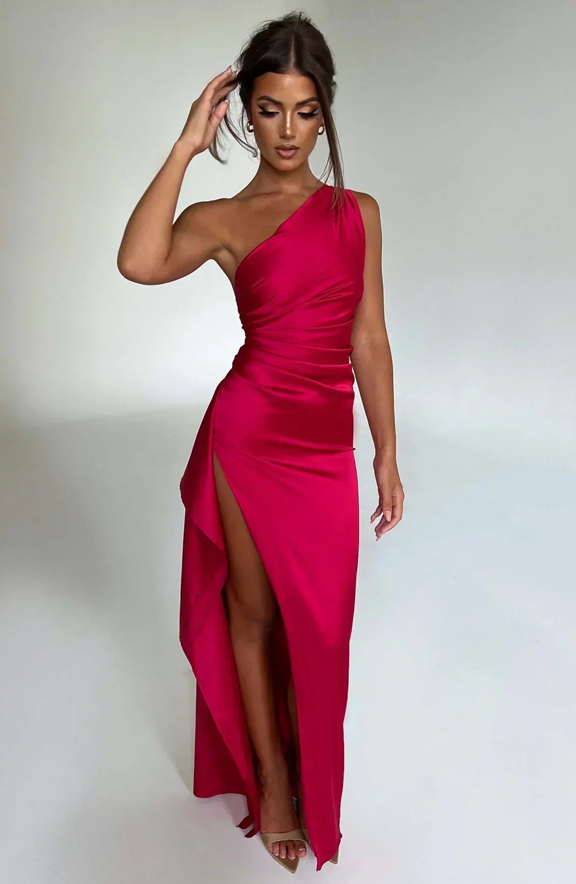 Vera | Satijnen one-shoulder maxi jurk met split
