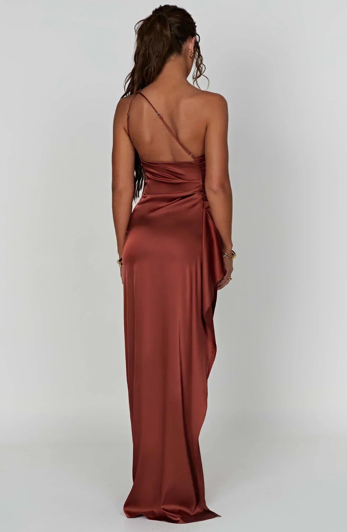 Vera | Satijnen one-shoulder maxi jurk met split