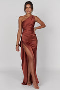 Vera | Satijnen one-shoulder maxi jurk met split