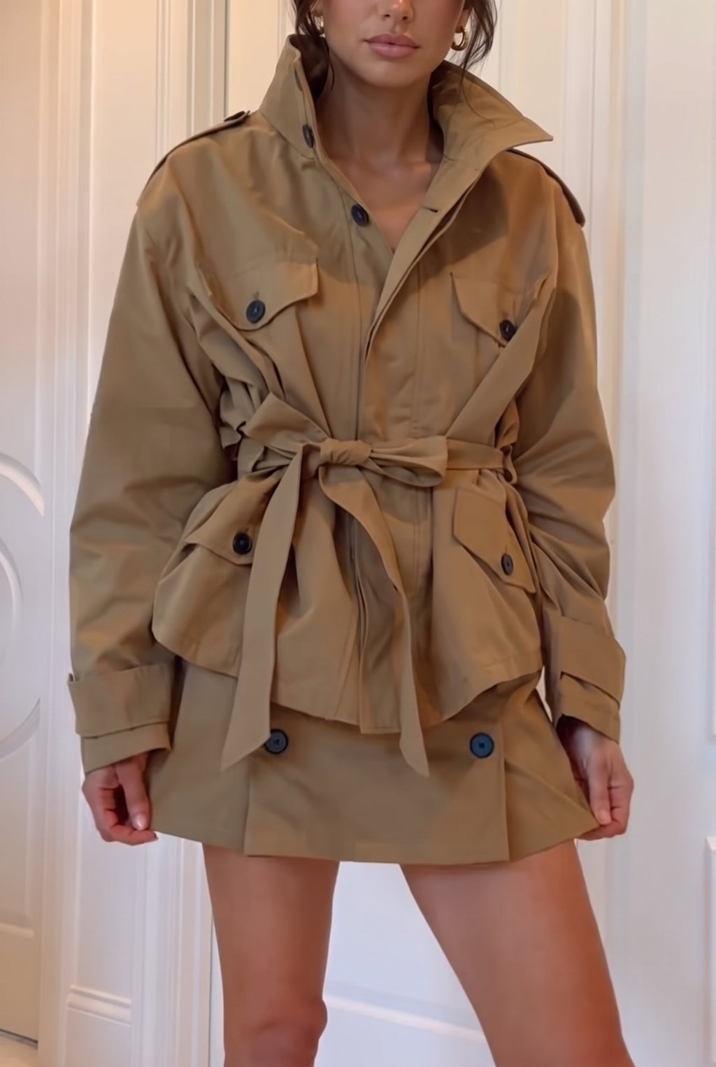 Romy | Cropped Trenchcoat met Epauletten