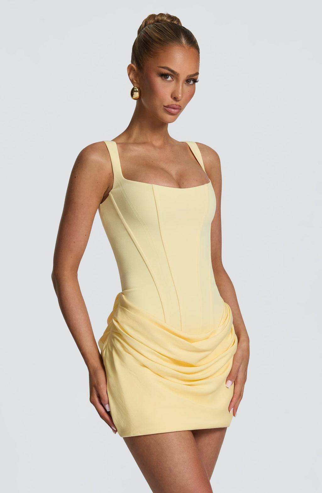 Carmen | Mini jurk met gestructureerd crêpe lijfje
