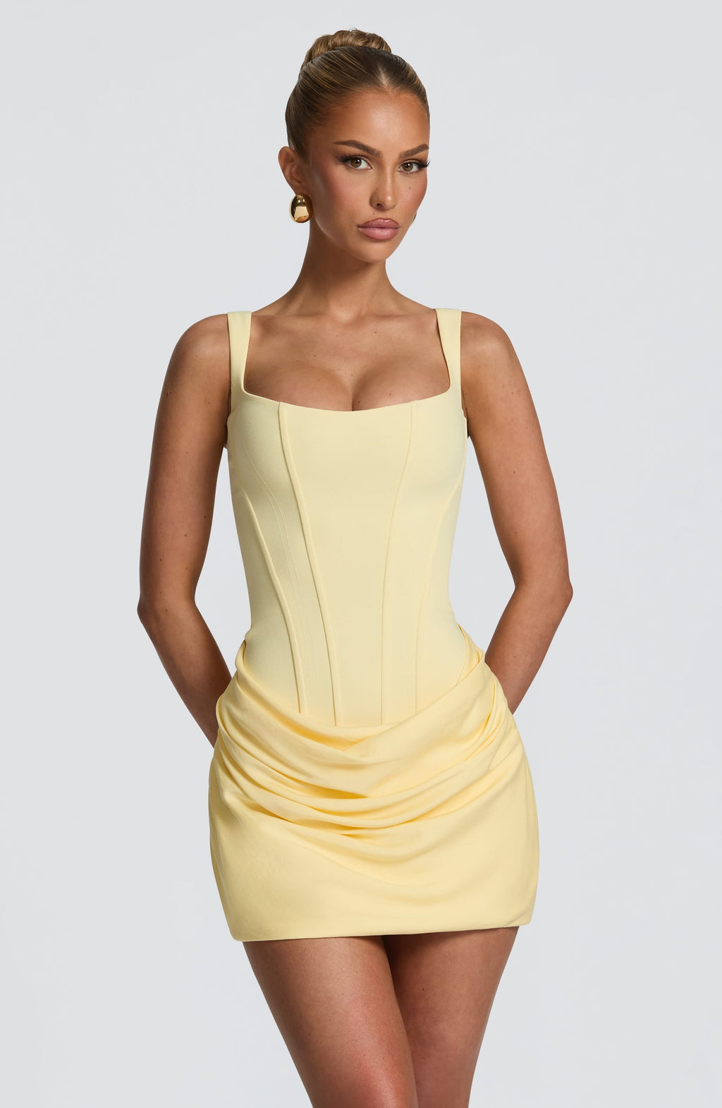 Carmen | Mini jurk met gestructureerd crêpe lijfje