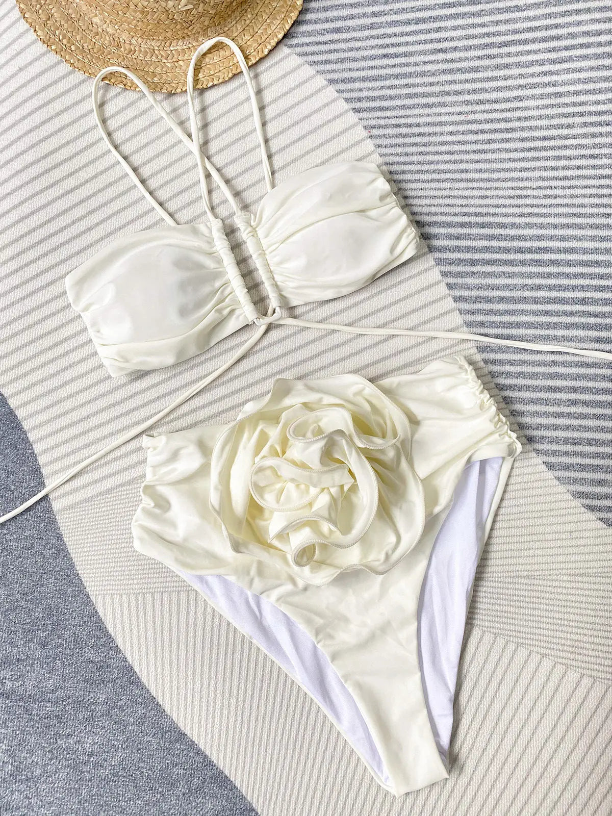 Robine | Bikini met Halternek en Bloemdetail