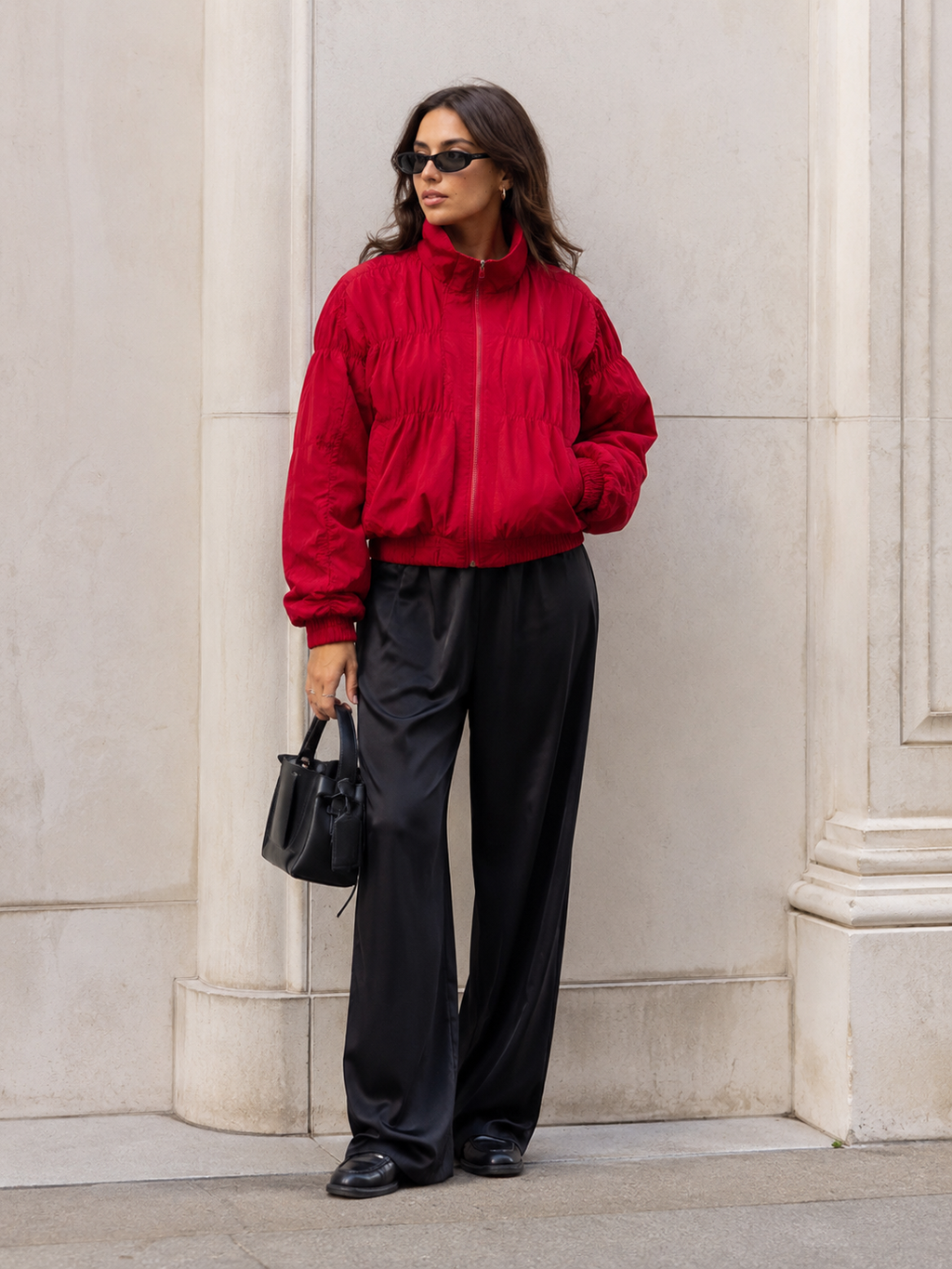 geplooide jas met ballonmouwen Rood model