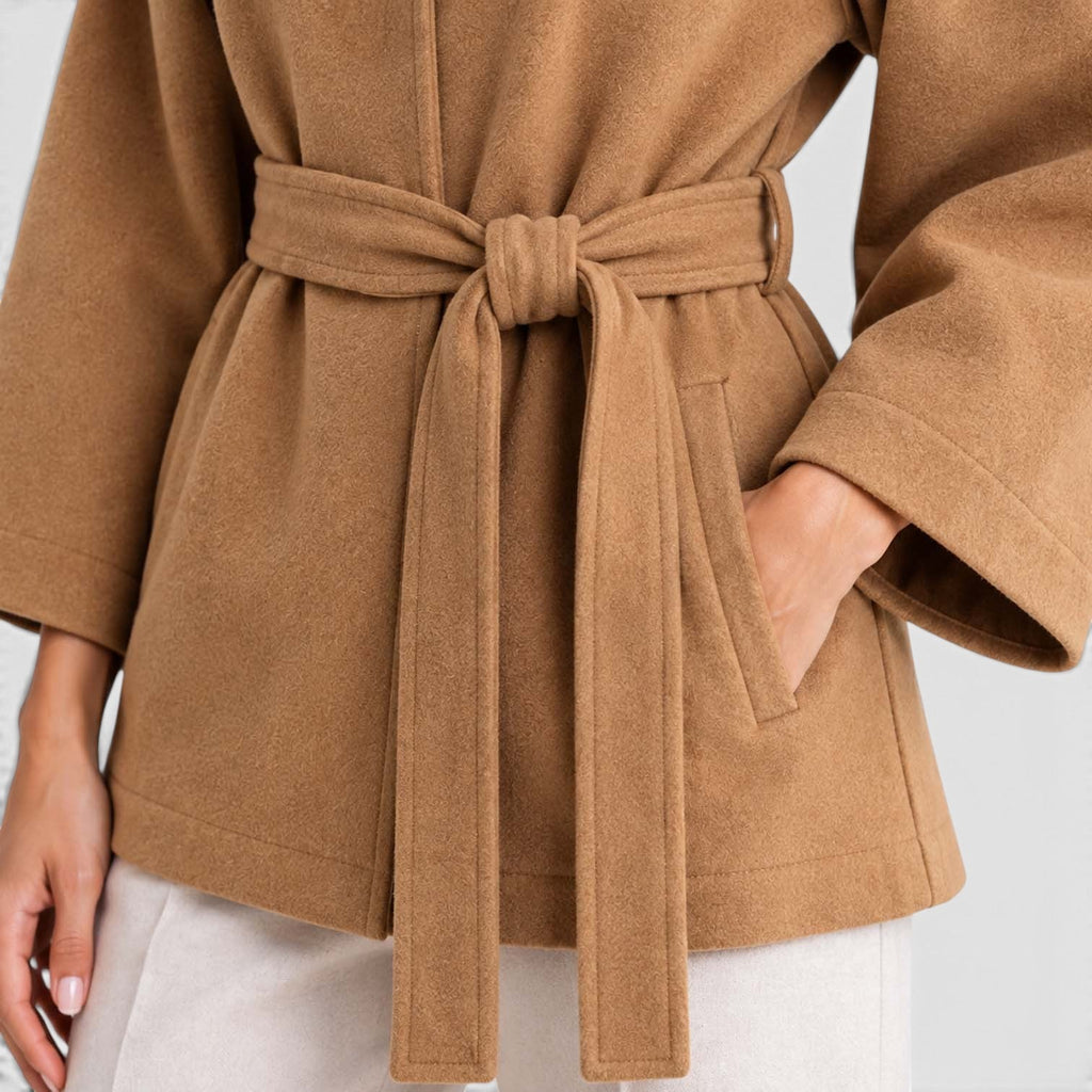 Rosalinde | Cape Jacket met Ceintuur en Staande Kraag