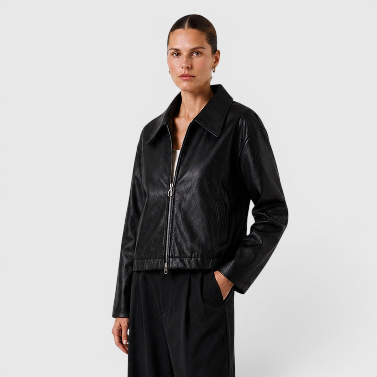 Talena | Zip Leren Jas met Zakken voor Slim Casual Stijl