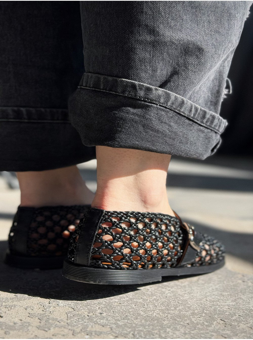 Bianca | Geweven Holle Platte Sandalen